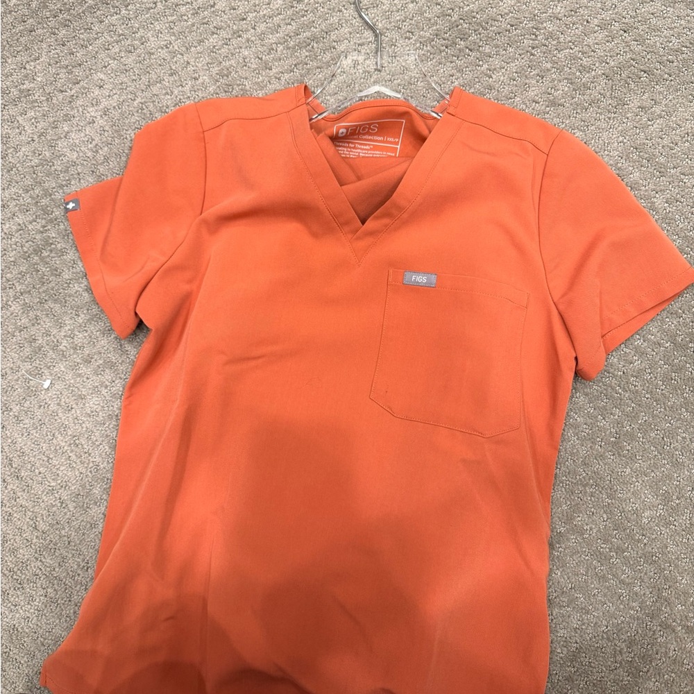 Figs Vivid Orange Scrub Set